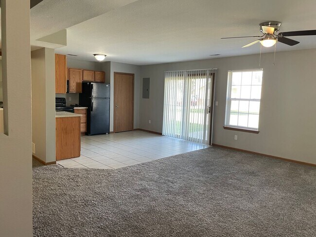 Building Photo - Cross Creek Villas