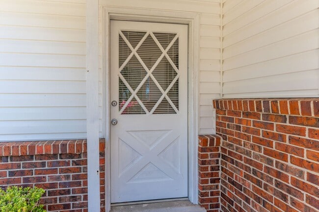 Building Photo - Updated 3 Bedroom in Great Location!