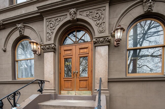 Building Photo - 264 9th St