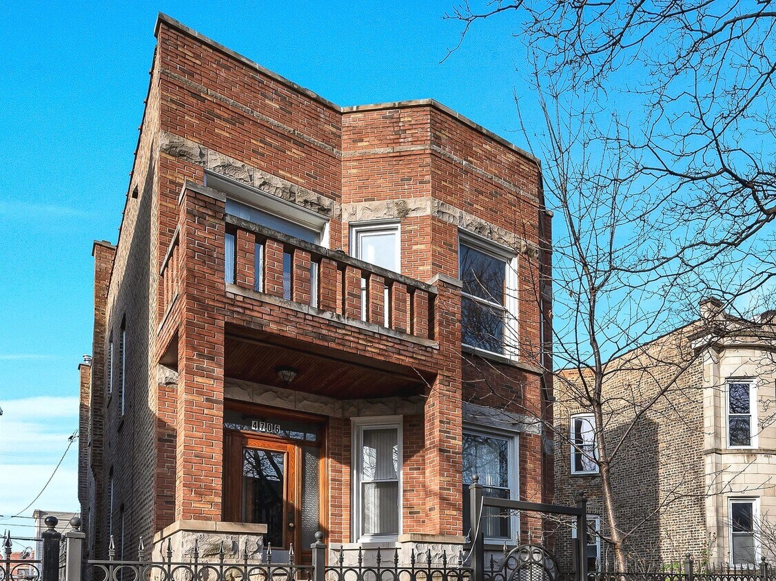 Primary Photo - 4706 N Troy St