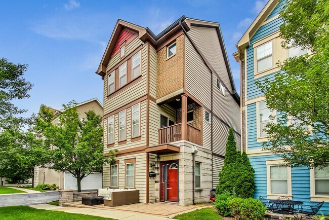 Building Photo - 3910 N Kolmar Ave