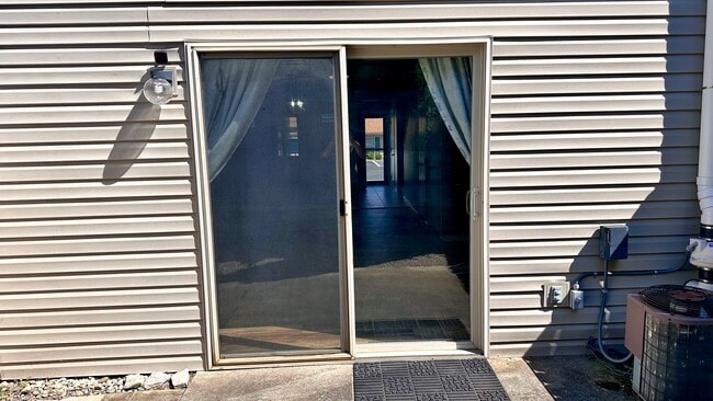 Building Photo - 1223 Rivercrest Dr