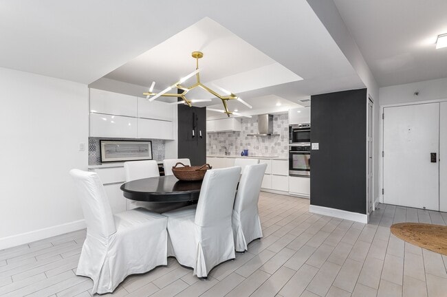 Building Photo - 1155 Hillsboro Mile