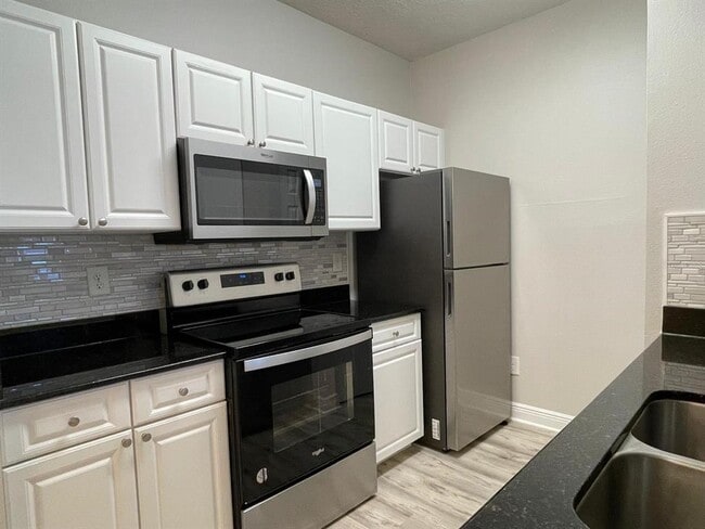 Building Photo - 14205 Falls Church Dr