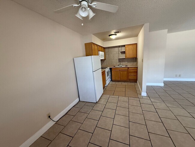Foto del edificio - Charming One-Bedroom / One-Bath Apartment!