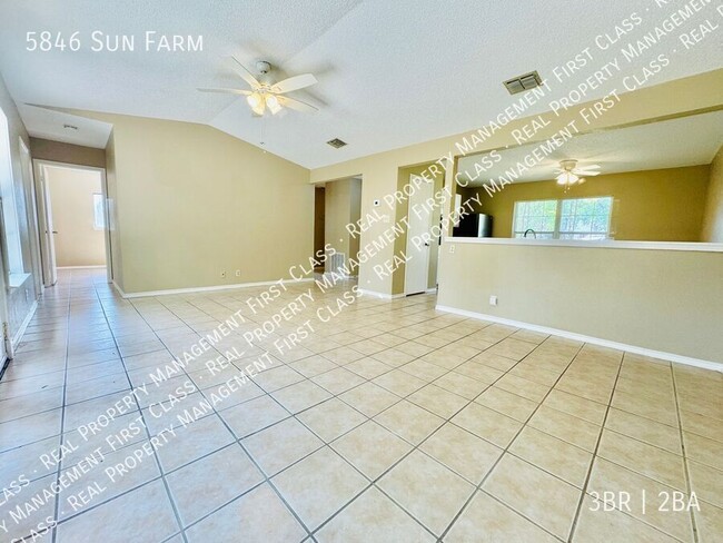 Foto del edificio - 5846 Sun Farm