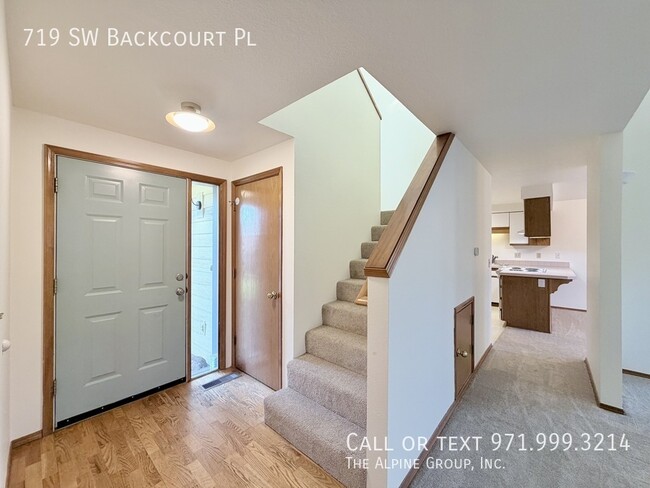 Foto del edificio - 719 SW Backcourt Pl