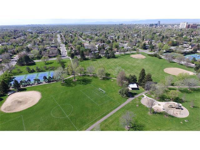 Building Photo - Executive Rental in Prestigious Crestmoore...