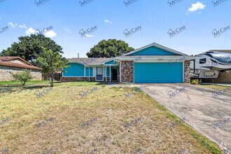 Building Photo - 1333 Mercedes St