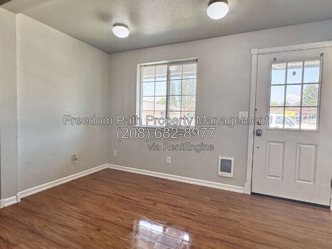 Foto del edificio - 1212 E Sherman Ave