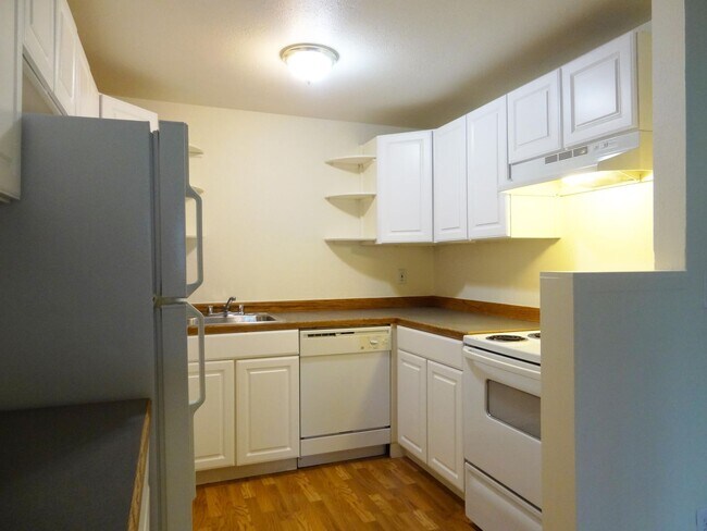Foto del edificio - 3 bdrm, 1 bath, attached garage, $1795 Rent