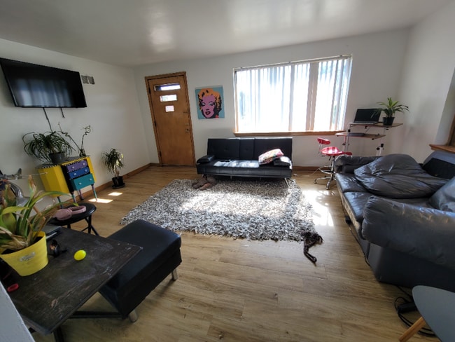 Building Photo - 3411 S Howell Ave