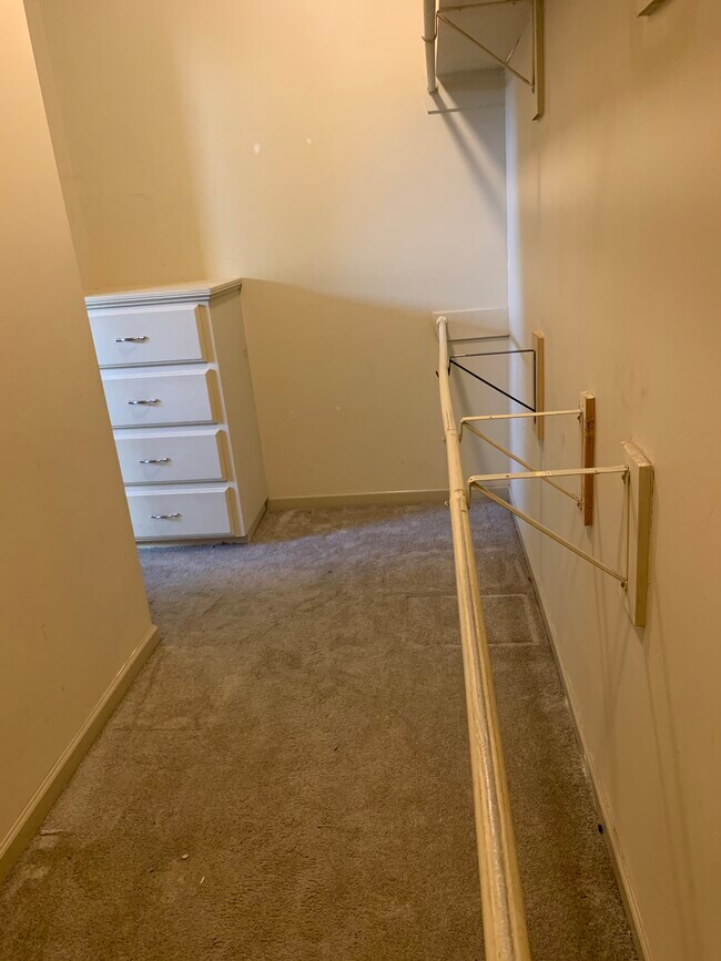 Building Photo - 4000 Water Oak Dr