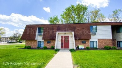 Building Photo - 2402 Marquette Rd