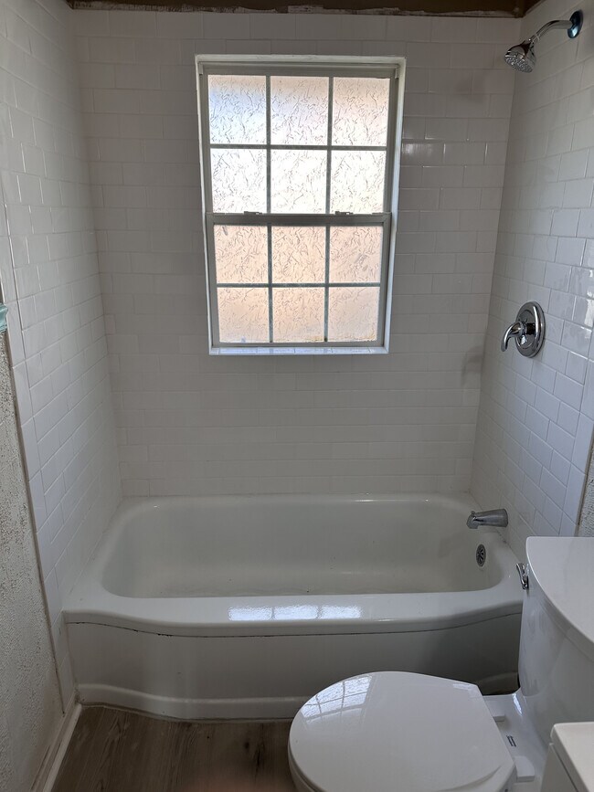 Building Photo - 325 N Cavender St