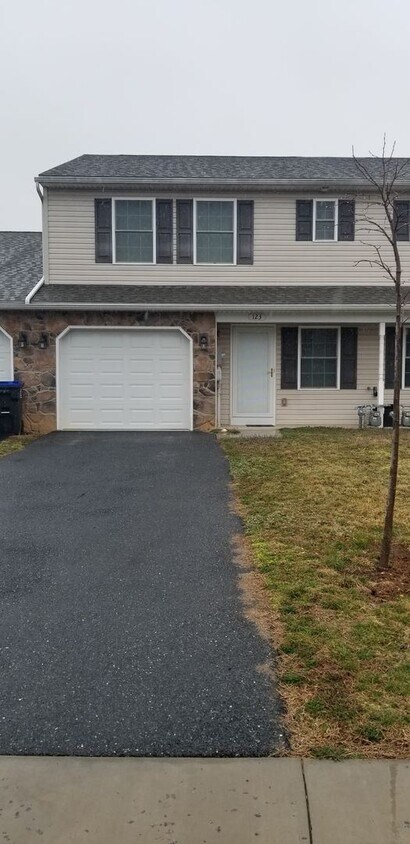 Primary Photo - 3 br, 2.5 bath House - 123 SABLE DR