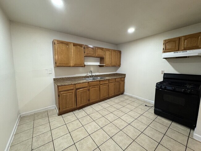 Foto del edificio - Fourplex one bedroom unit is ready to move...