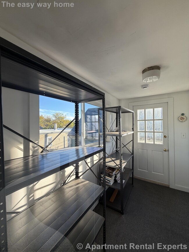 Building Photo - 92 Pleasant St