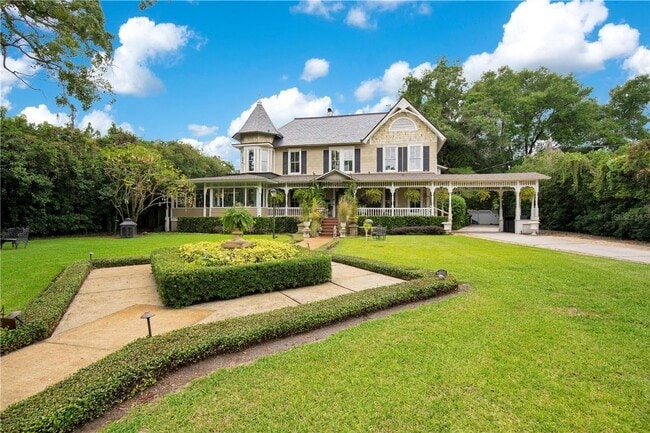 Building Photo - Queen Anne Victorian Estate