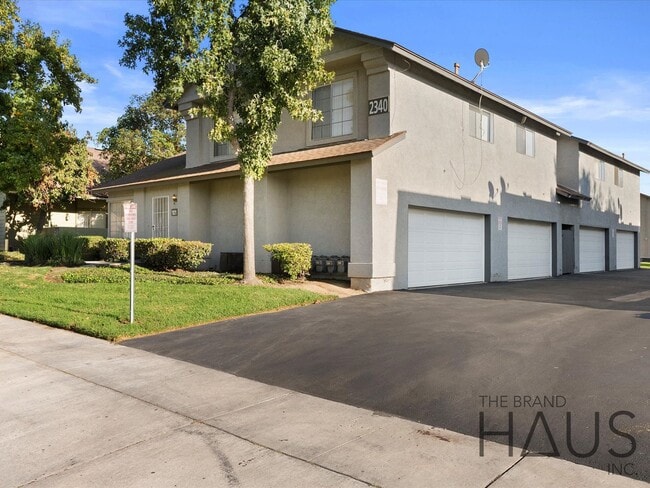 Photo - 2.5 Bed + 1.5 Bath + 2 Car Garage + Centra... Apartment