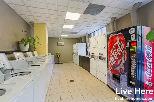 Foto del edificio - 833 W Buena Ave