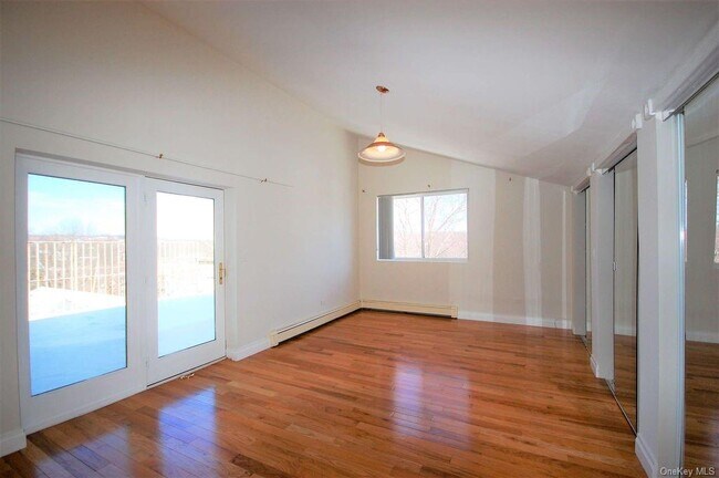 Building Photo - 5633 Sylvan Ave