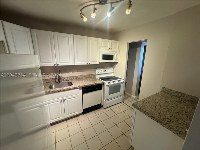 Building Photo - 7910 S Colony Cir