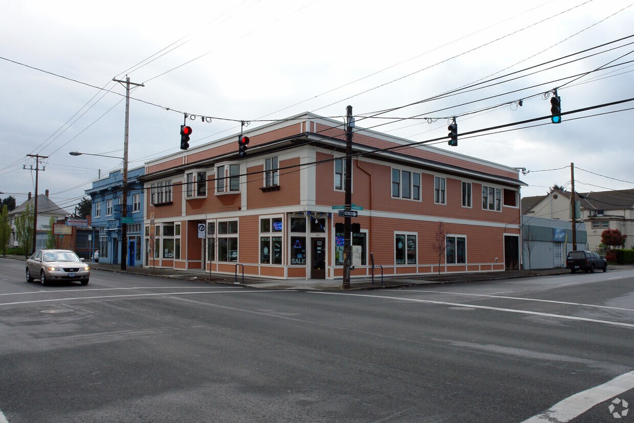 Building Photo - 110-118 N Killingsworth St