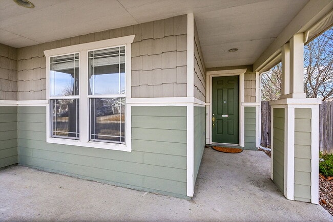 Building Photo - $2,695.95 - 3 bed, 2 bath in Lochbuie with a Large Backyard and In Unit Laundry!