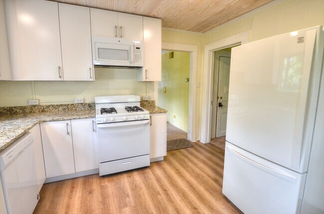 Foto del edificio - 1205 N Greensboro St