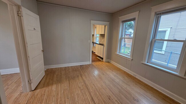Foto del edificio - 617 E 8th St