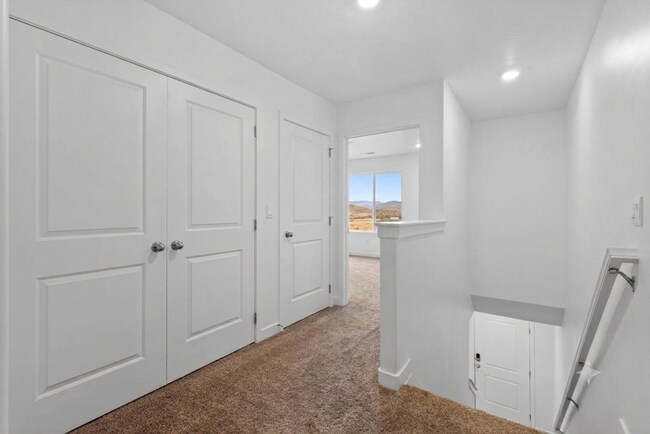 Building Photo - Long Valley Townhome - Amazing Amenities & Small Dogs Allowed