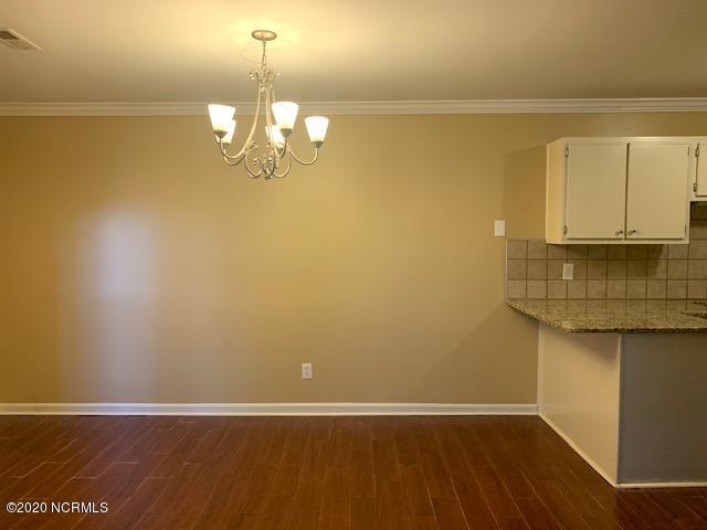 Building Photo - 111 Breezewood Dr