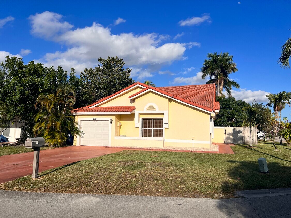 18645 NW 54th Ct, Miami Gardens, FL 33055 House for Rent in Miami