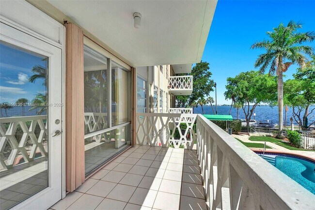 Foto del edificio - 1430 Brickell Bay Dr