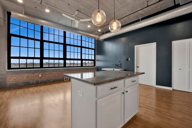 Foto del edificio - 3963 W Belmont Ave