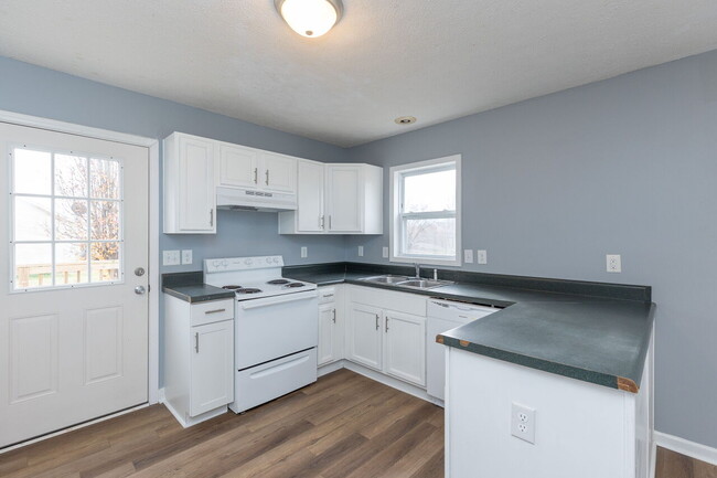 Building Photo - 70 Strawberry Hill Ln