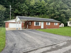 Building Photo - 215 Pleasant Valley