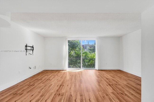 Building Photo - 1655 NE 115th St