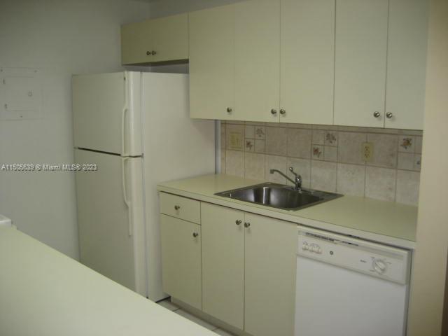 Foto del edificio - 10744 N Kendall Dr