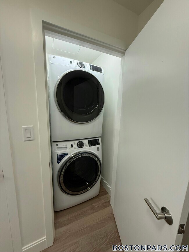 Building Photo - 1079 Commonwealth Ave