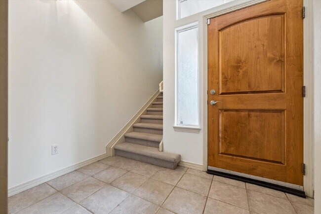 Foto del edificio - Modern Executive Condo – 2 Bedrooms | 2 Bathrooms | Attached 2-Car Garage