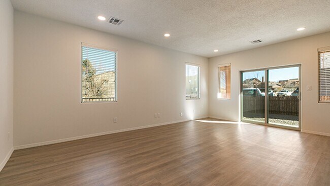 Foto del edificio - New Townhome in Santa Fe
