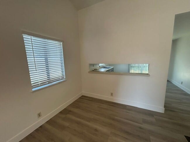 Building Photo - 3 Bedroom 2 Bathroom Home in Tulare!