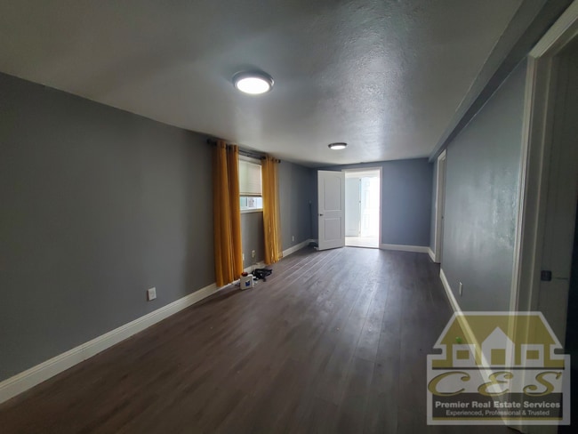 Building Photo - Three bedroom Upstairs Flat in Richmond