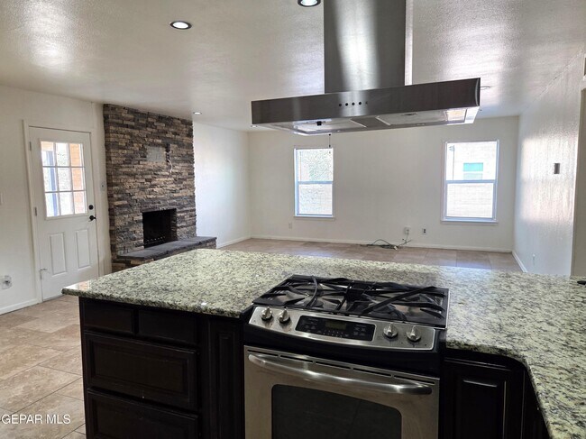 Foto del edificio - 15341 Werling Ct