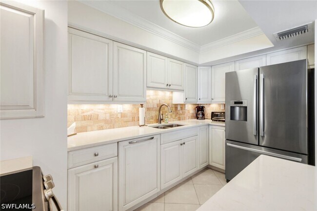 Building Photo - 3443 Gulf Shore Blvd N