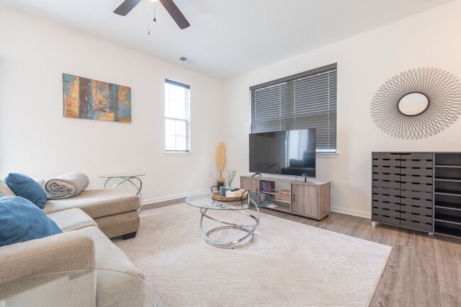 Building Photo - BEAUTIFUL Short Term Rental in the desired...
