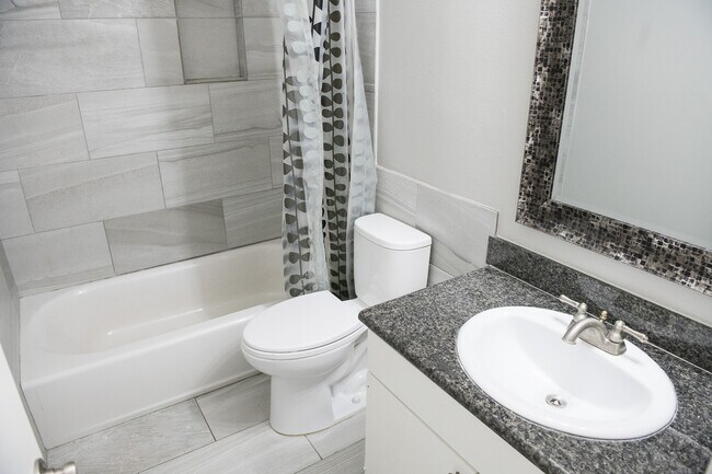 upstairs full bath - 2370 Triway Ln