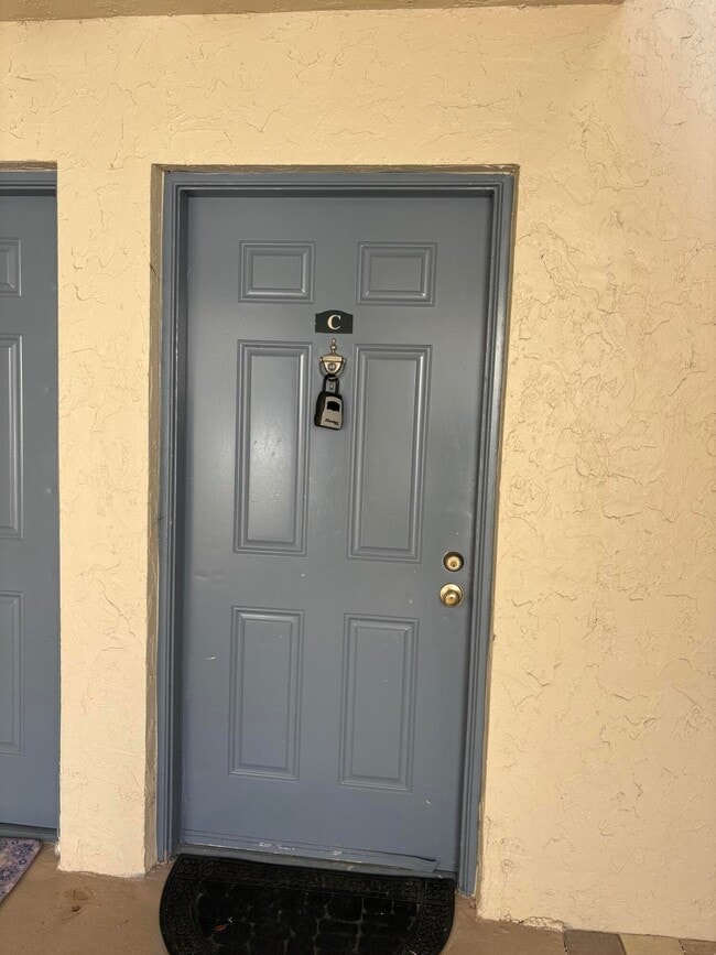 Building Photo - 1545 Lake Crystal Dr